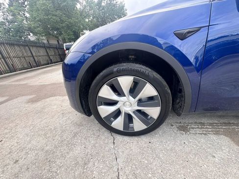 Used 2023 Tesla Model Y 2WD image 7