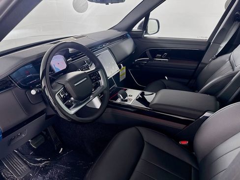 New 2025 Land Rover Range Rover SE image 9