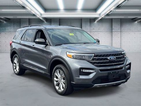 Used 2023 Ford Explorer XLT w/ Equipment Group 202A AWD/4WD image 3