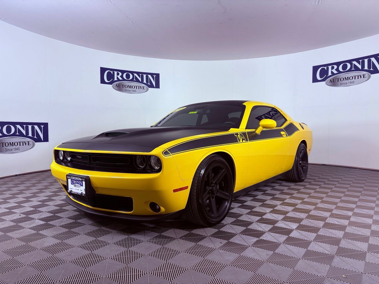 Used 2017 Dodge Challenger R/T w/ Quick Order Package 22P T/A RWD image 38