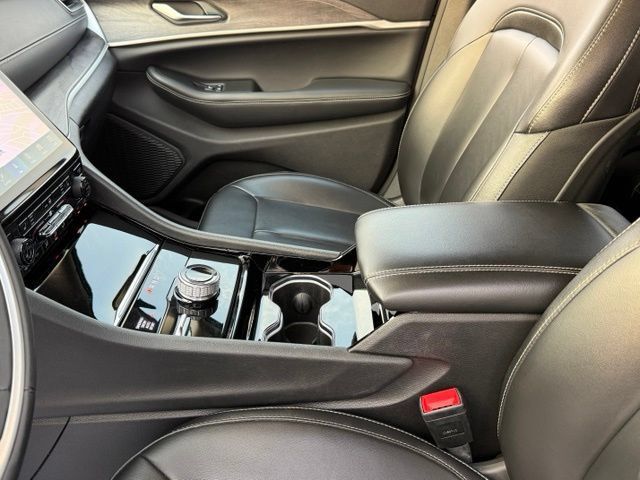 Used 2023 Jeep Grand Cherokee L Limited AWD/4WD image 22