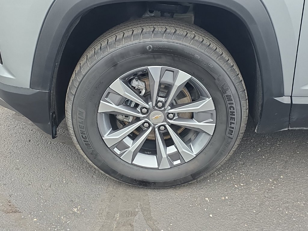 Used 2026 Chevrolet Equinox LT AWD/4WD image 14