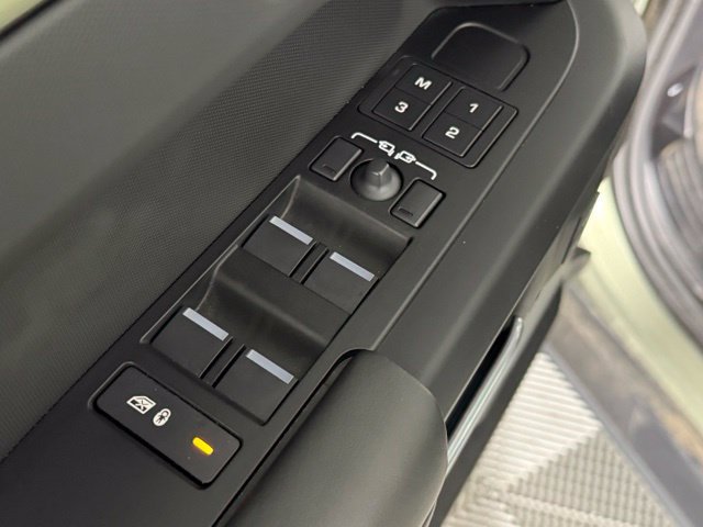 Certified 2025 Land Rover Defender 110 X-Dynamic SE AWD/4WD image 21