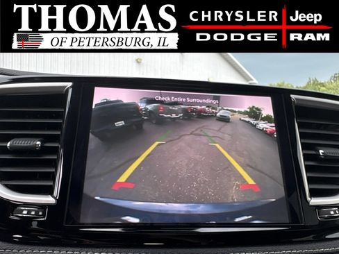 Used 2024 Chrysler Pacifica Touring-L FWD image 19