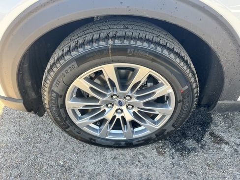 New 2026 Ford Explorer Platinum image 7