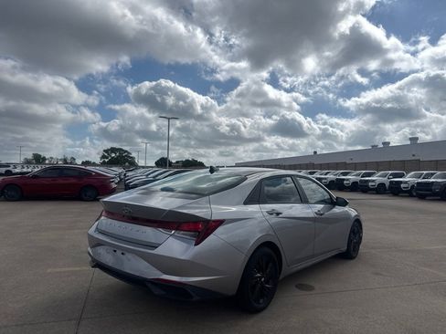 Used 2021 Hyundai Elantra SEL w/ Convenience Package FWD image 19