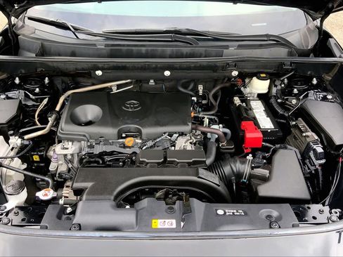 Used 2021 Toyota RAV4 LE image 31