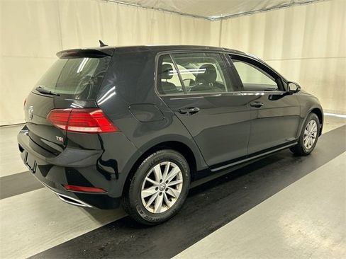 Used 2018 Volkswagen Golf S image 2
