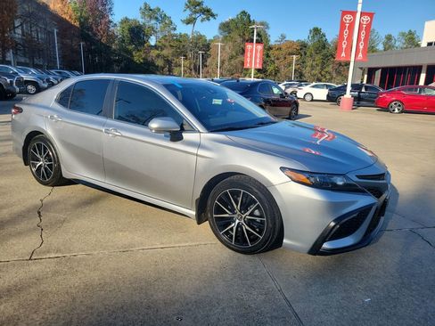 Certified 2022 Toyota Camry SE image 7