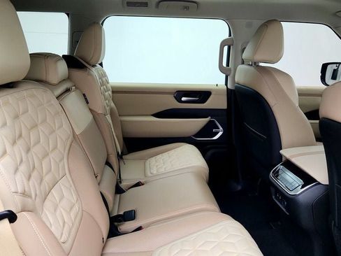Used 2025 Nissan Armada Platinum AWD/4WD image 22