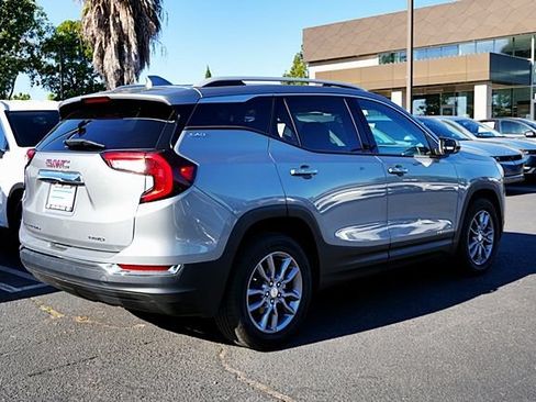 Used 2024 GMC Terrain SLT AWD/4WD image 8