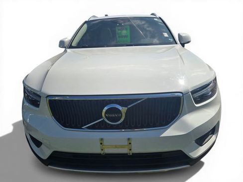 Used 2020 Volvo XC40 T5 Momentum w/ Protection Package Premier AWD/4WD image 9