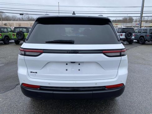 Used 2023 Jeep Grand Cherokee Altitude image 4