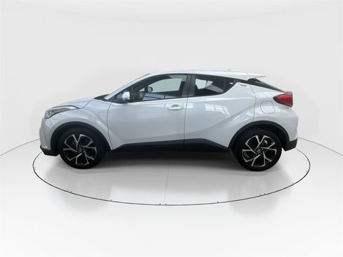 Used 2018 Toyota C-HR XLE image 5