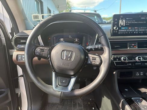 Used 2024 Honda Pilot Elite image 23