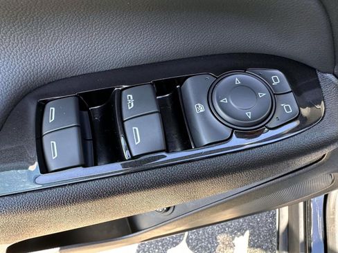 Used 2023 Chevrolet Equinox Premier AWD/4WD image 10