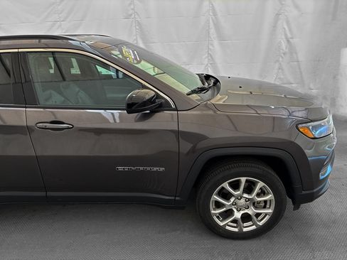 Used 2024 Jeep Compass Latitude AWD/4WD image 9