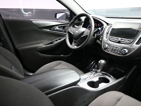 Used 2020 Chevrolet Malibu LT image 19