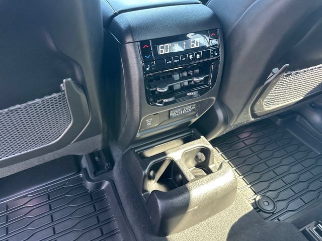 Used 2023 Jeep Grand Cherokee L Overland w/ Advanced Protech Group III AWD/4WD image 17