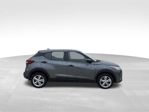 Used 2025 Nissan Kicks Play S image 8