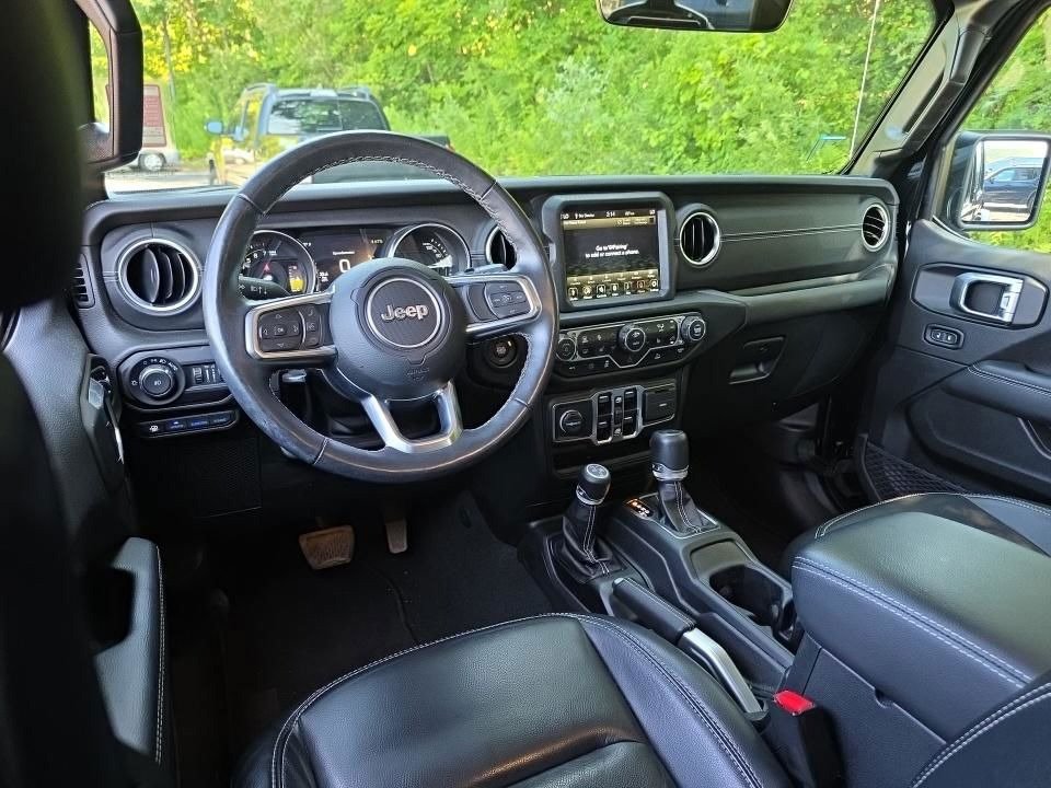 Used 2022 Jeep Wrangler Unlimited Sahara w/ Cold Weather Group AWD/4WD image 12