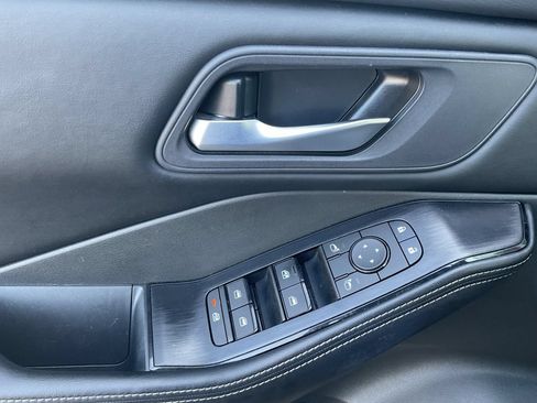Used 2025 Nissan Rogue SV FWD image 21
