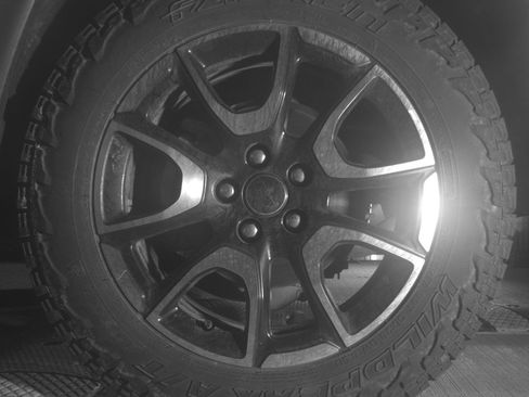 Used 2025 Jeep Compass Trailhawk AWD/4WD image 14
