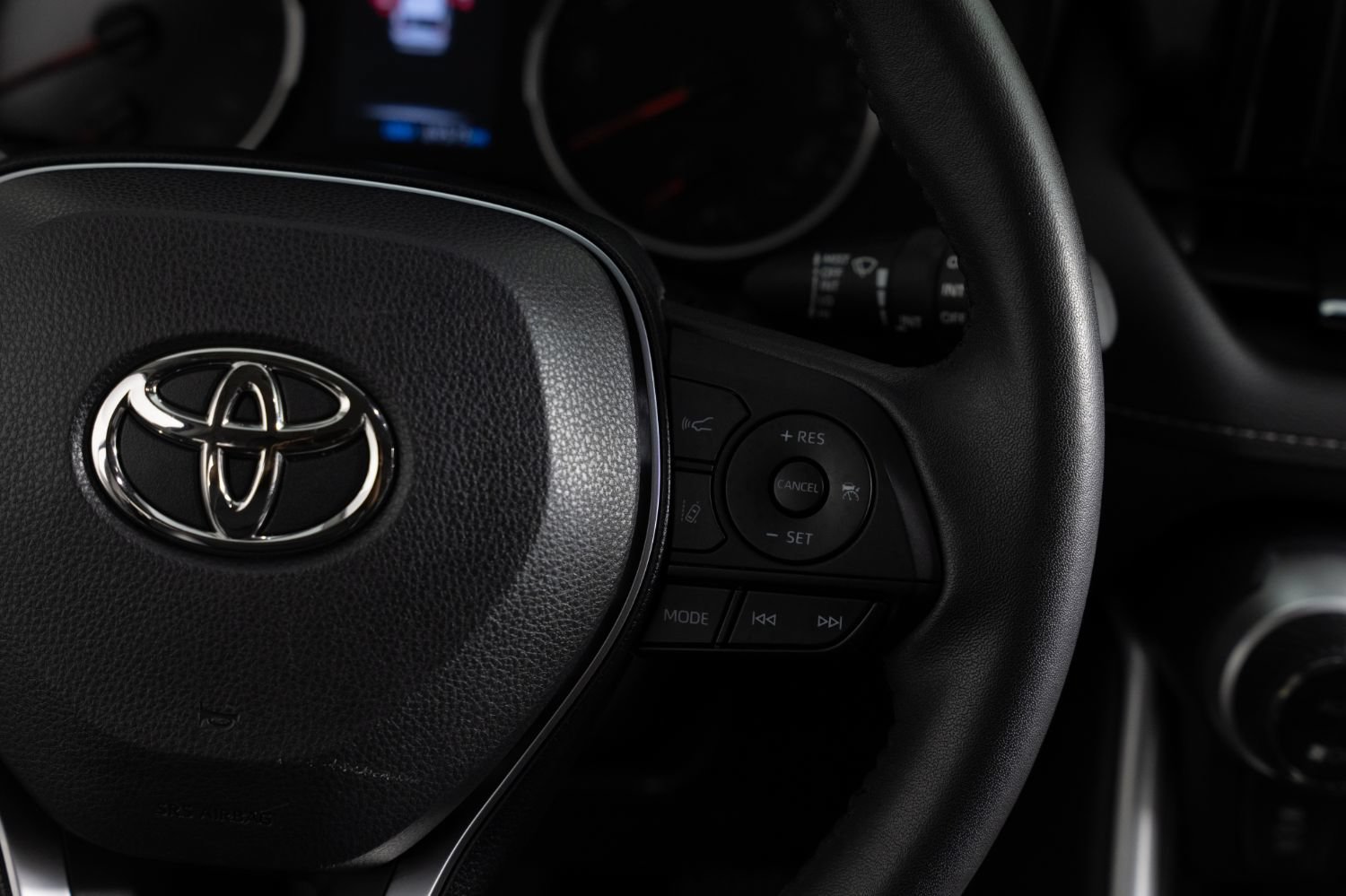 Used 2022 Toyota RAV4 XLE Premium AWD/4WD image 31