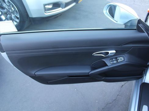 Used 2014 Porsche Cayman RWD image 19