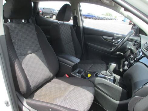 Used 2017 Nissan Rogue Sport SV w/ SV All-Weather Package image 18