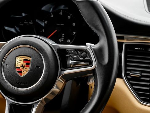 Used 2018 Porsche Macan image 17