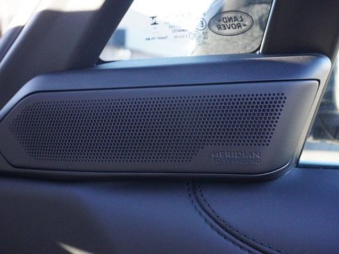 Used 2025 Land Rover Range Rover SE image 38