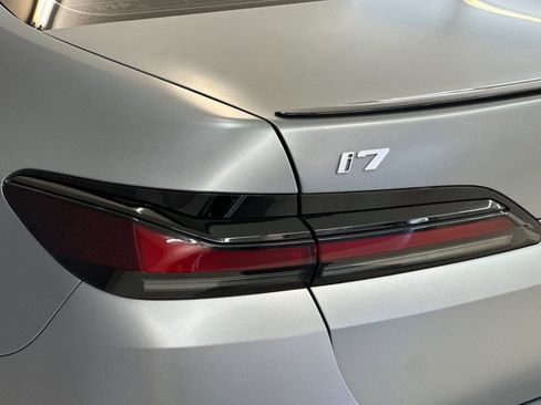 Used 2023 BMW i7 xDrive60 w/ Executive Package 2 AWD/4WD image 12
