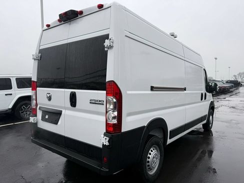 Used 2024 RAM ProMaster 2500 FWD image 3