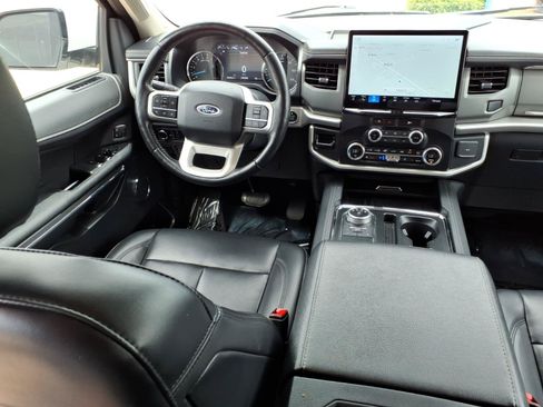Used 2024 Ford Expedition XLT RWD image 4