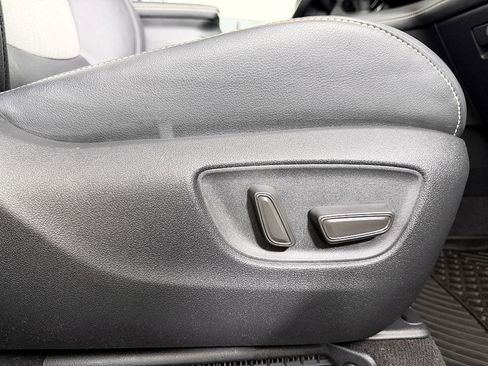 Used 2025 Toyota Sienna XSE FWD image 54