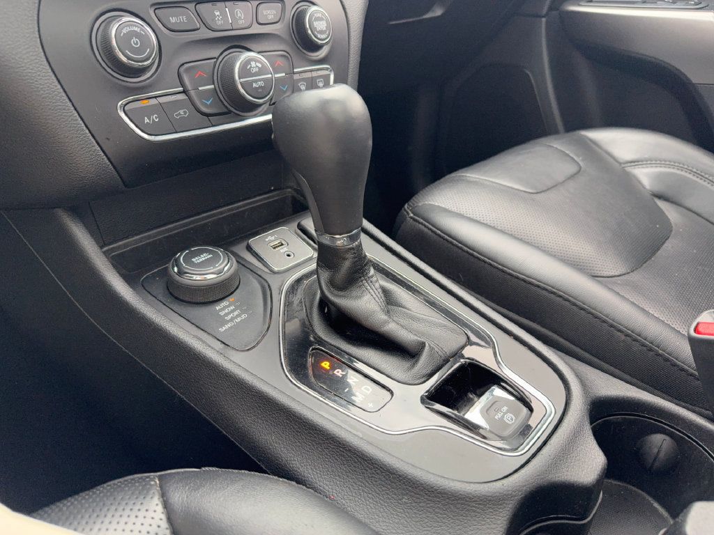 Used 2021 Jeep Cherokee Limited AWD/4WD image 22