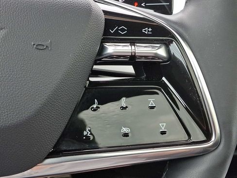 Certified 2025 Cadillac Optiq Sport 2 w/ LPO, Floor Liner Package AWD/4WD image 27