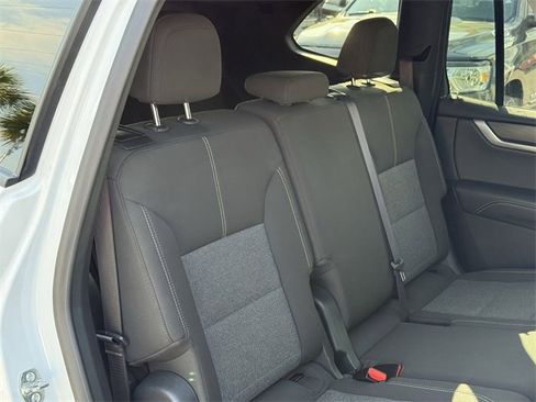 Used 2025 GMC Acadia Elevation image 32