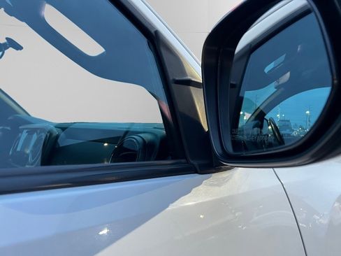 Used 2016 Toyota Tacoma TRD Sport image 12