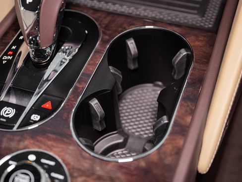 Used 2025 Bentley Bentayga Extended Wheelbase image 55