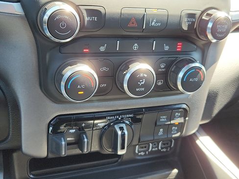 Used 2022 RAM 1500 Big Horn AWD/4WD image 17
