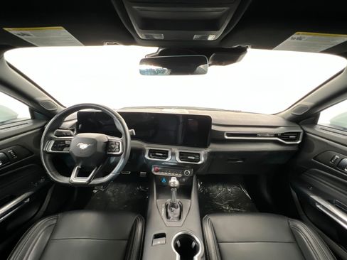 Used 2025 Ford Mustang Premium image 10