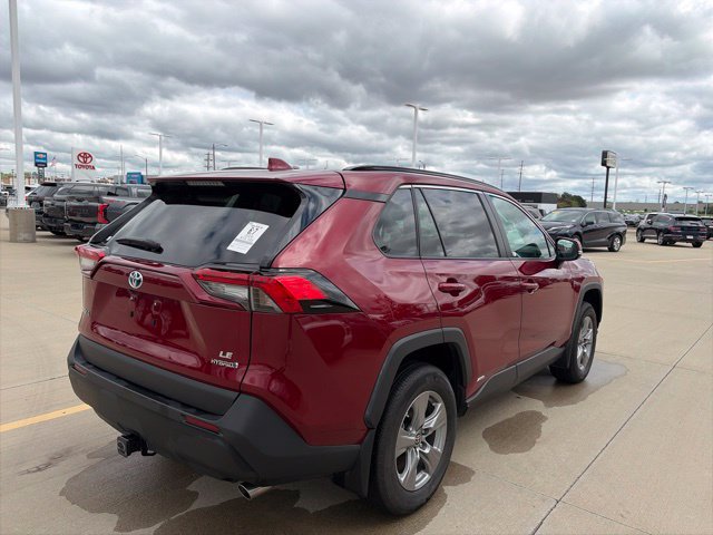 Used 2024 Toyota RAV4 LE AWD/4WD image 7