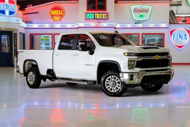 Used 2025 Chevrolet Silverado 2500 LT w/ Convenience Package AWD/4WD image 1