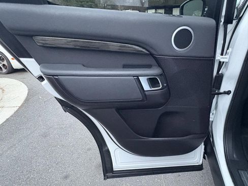 Used 2018 Land Rover Discovery HSE image 30