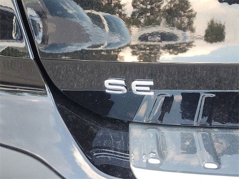 New 2025 Volkswagen Taos SE image 7