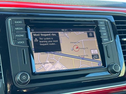 Used 2018 Volkswagen Beetle 2.0T SE image 25