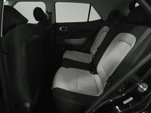 Used 2023 Hyundai Venue SEL FWD image 12