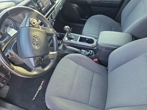 Used 2019 Toyota Tacoma TRD Off-Road w/ Technology Package AWD/4WD image 16
